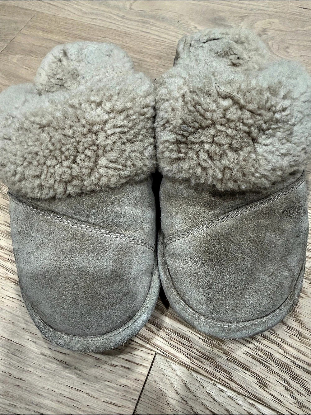 Minnetonka Shearling Slippers in Gray & Cream